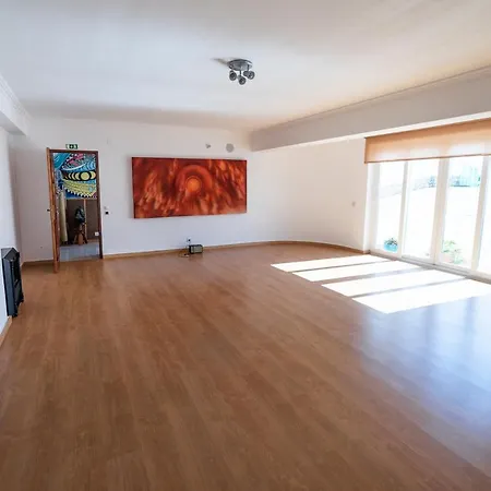 B&B Surf Yoga 에리세이라